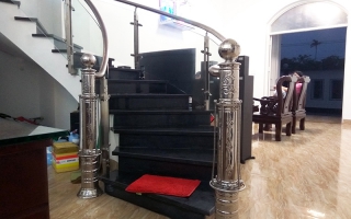 Cầu thang inox kính cong tại Hoàng Mai Hà Nội